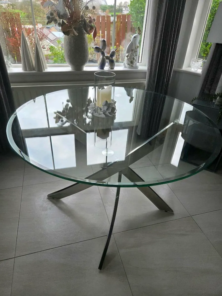Glass Dining Table.  110cm Diameter.  Excellent Co - Image 4