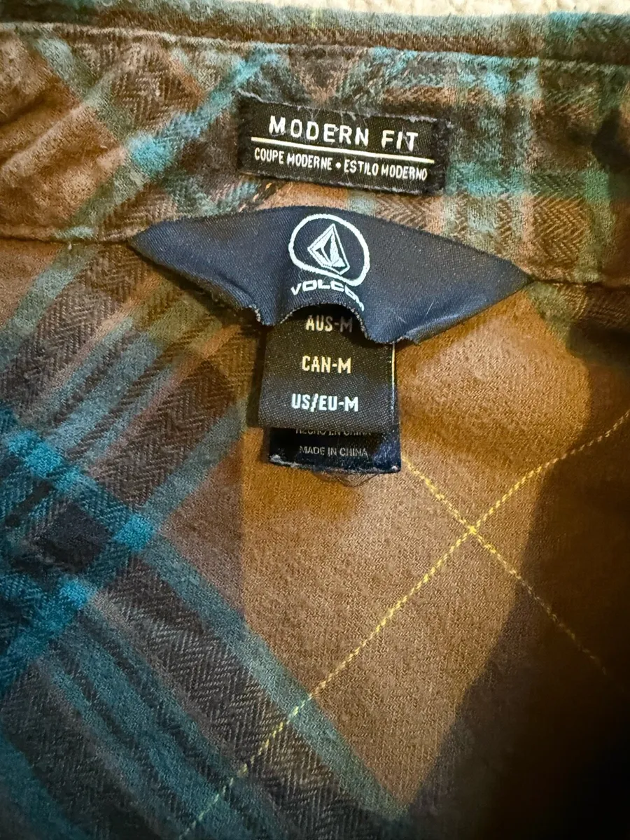 Men’s Volcom Medium Shirt - perfect - Image 3