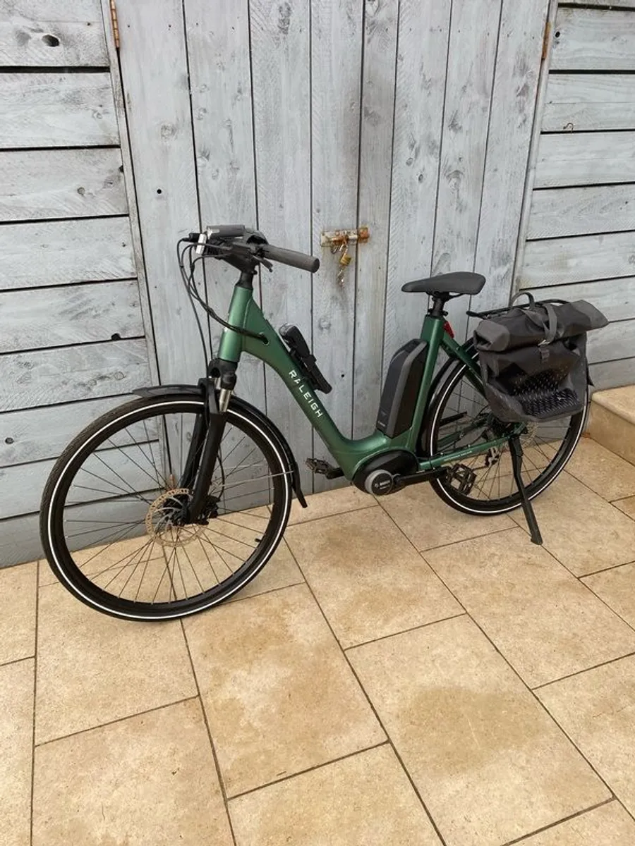 Raleigh Motus Low Step 21.12 E-bike - Image 1