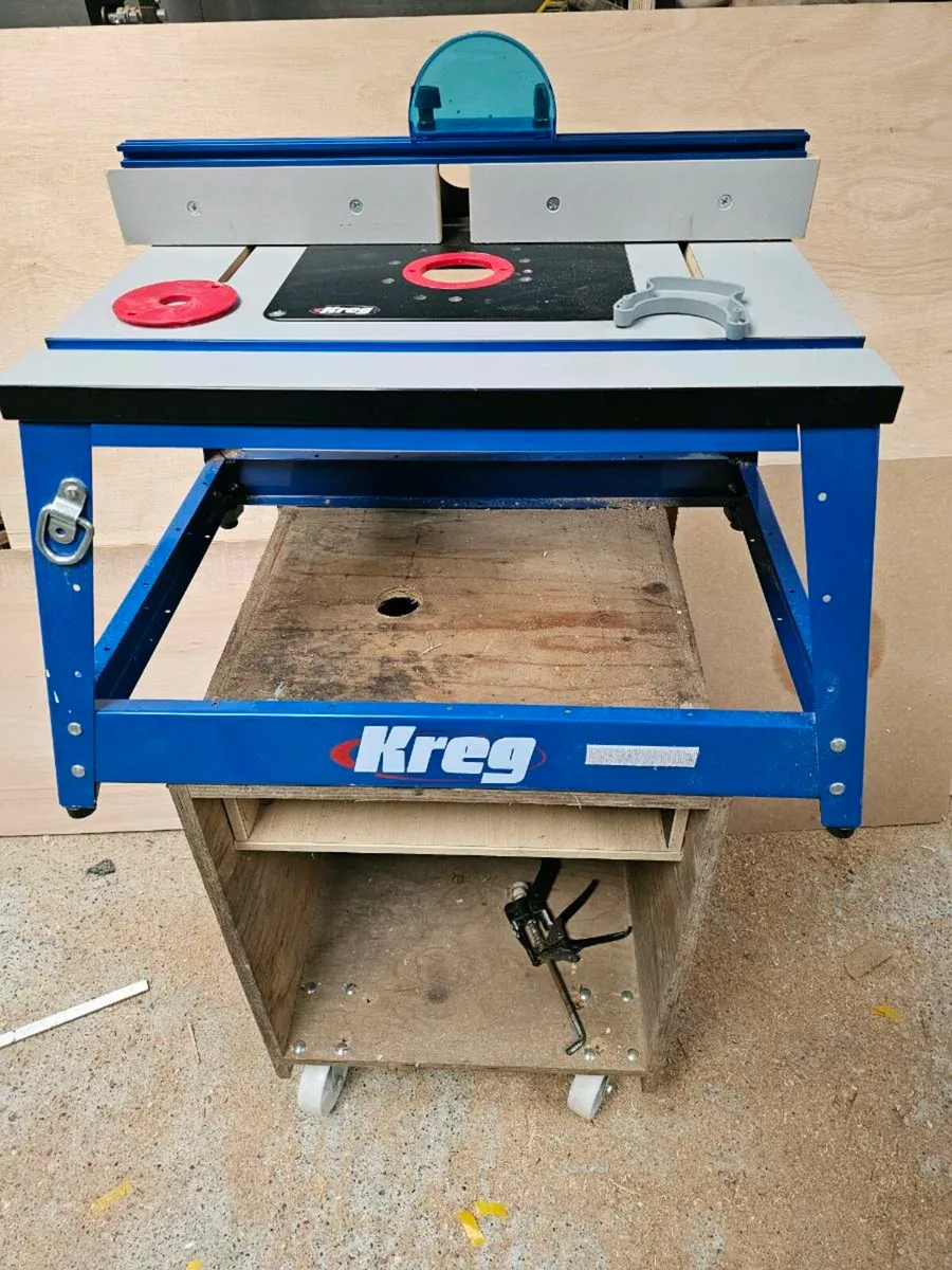 Router table. - Image 1