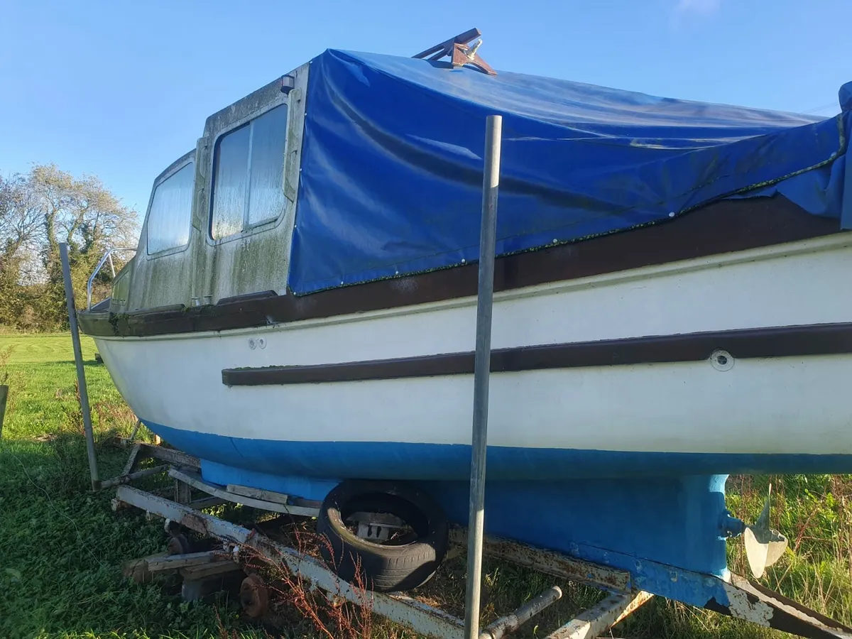 Motor boat - Image 1