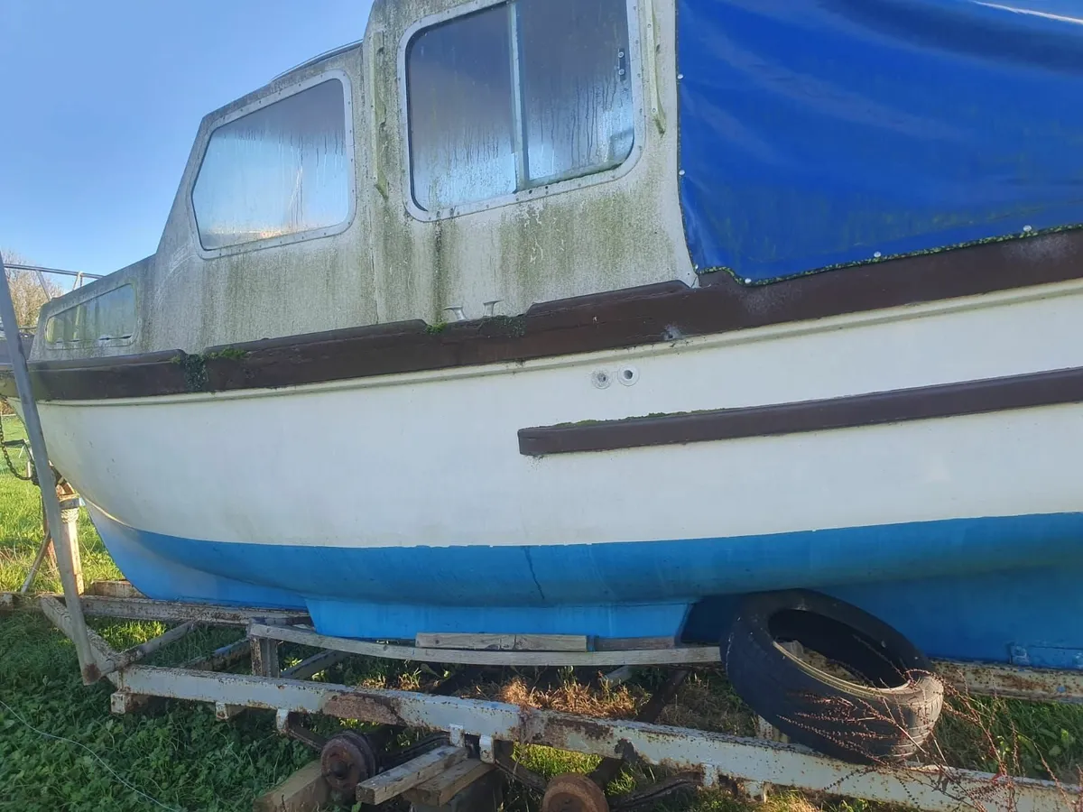 Motor boat - Image 2