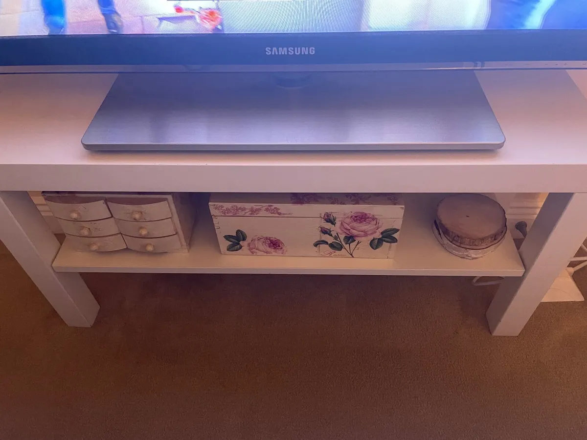 TV shelf - Image 1