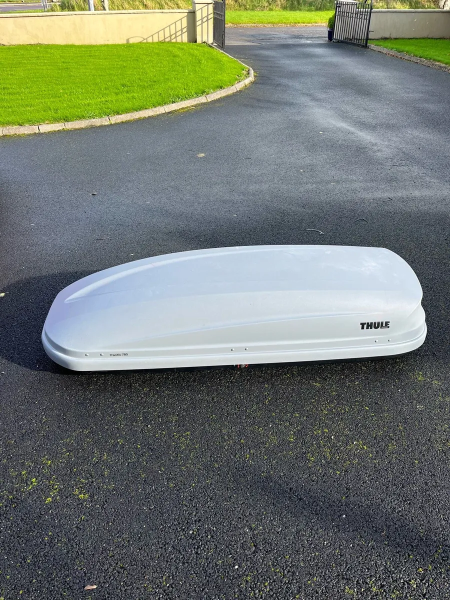 Thule Pacific 780 Roof Box 420 L - Image 1