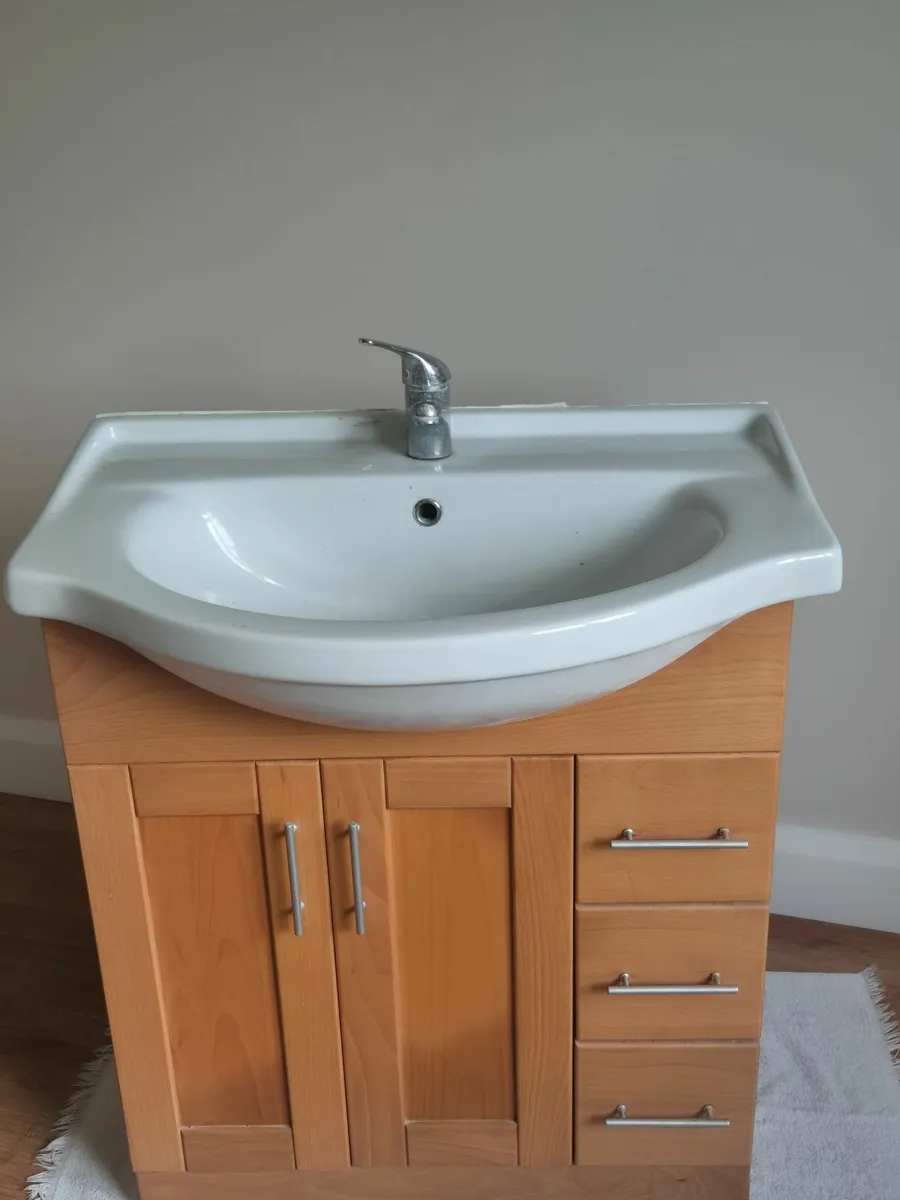 Sink and vanity unit - Image 1