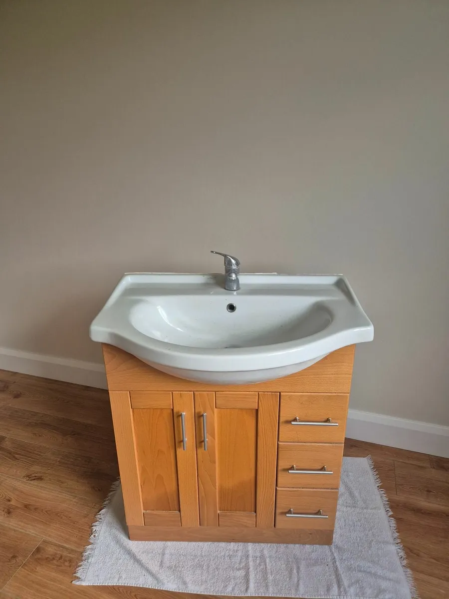 Sink and vanity unit - Image 3