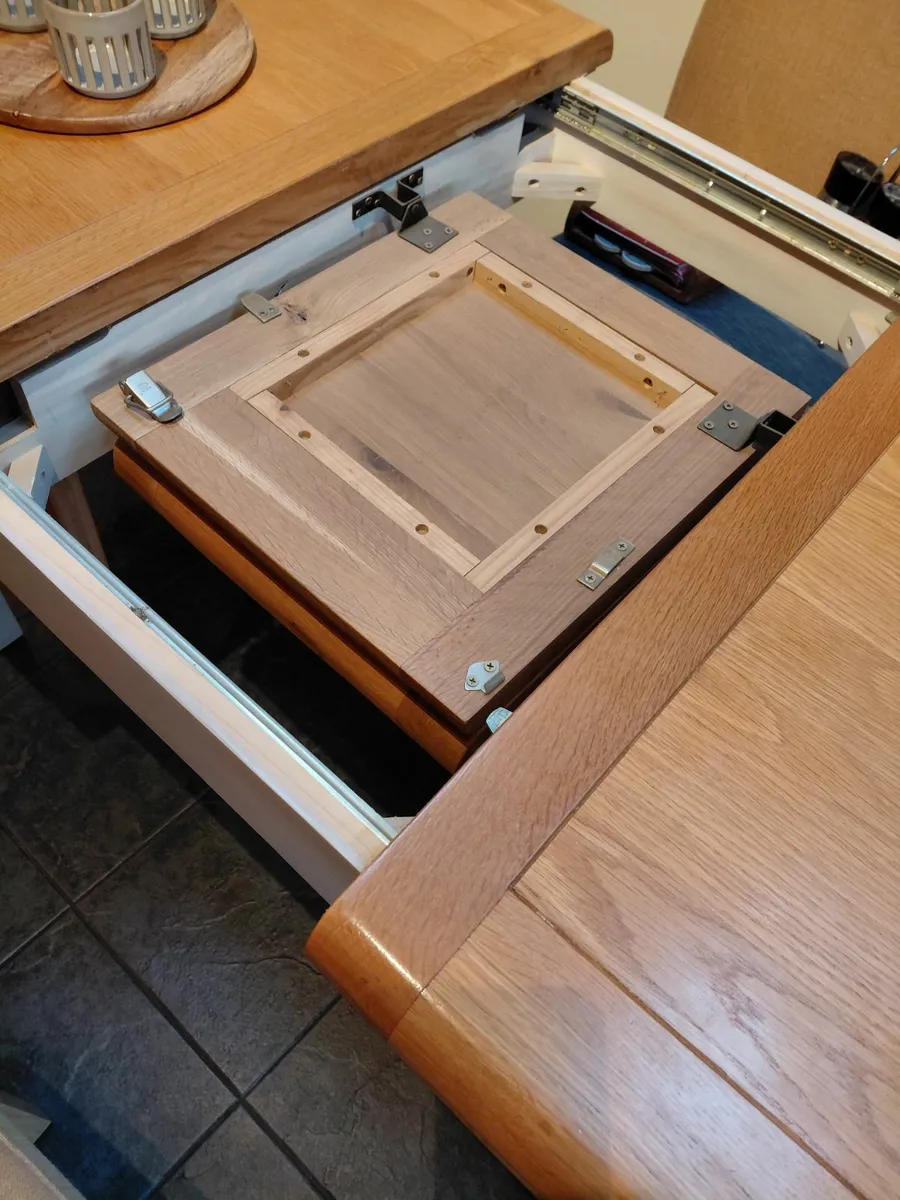 Kitchen table - Image 3