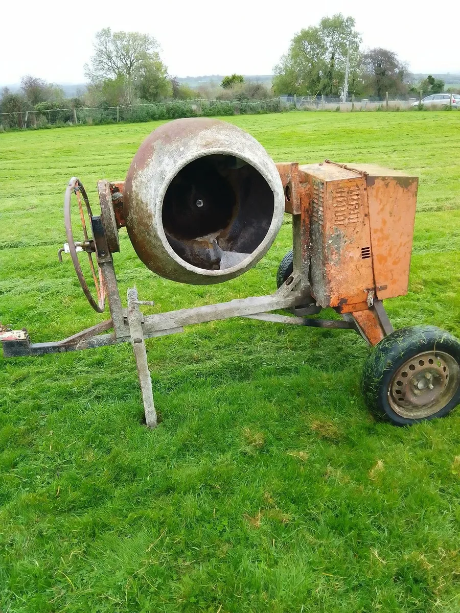 Cement mixer - Image 1