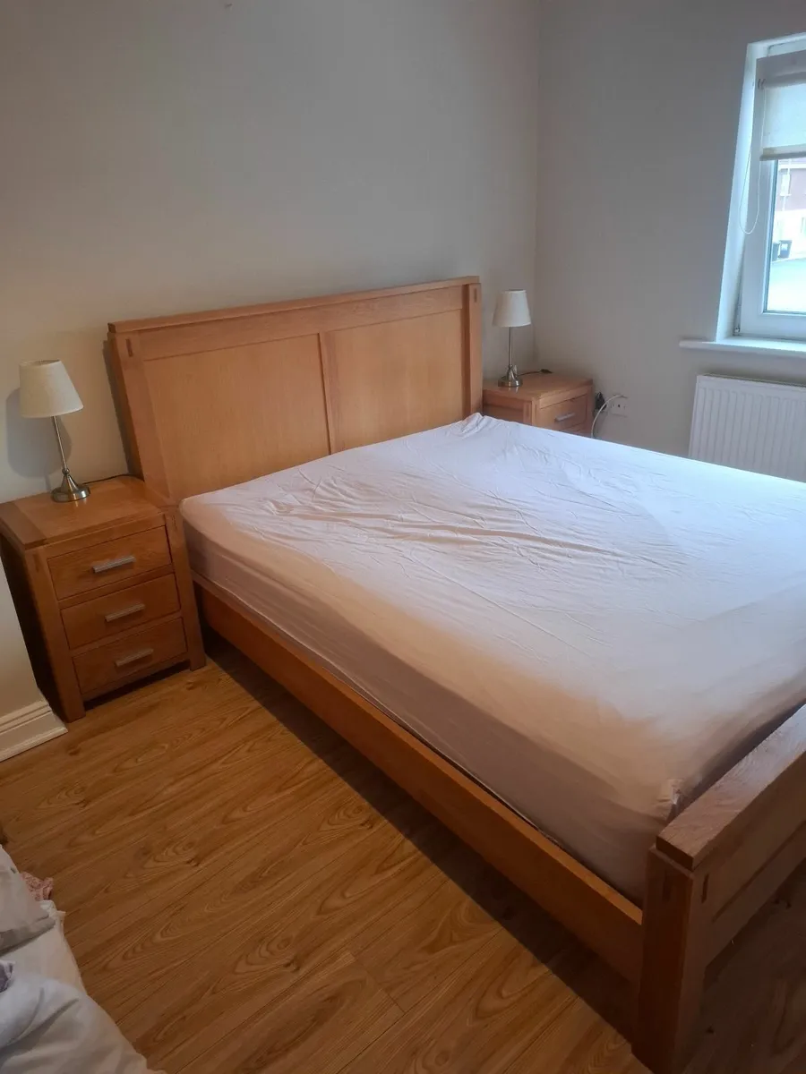 Kingsize bed and 2 lockers - Image 4