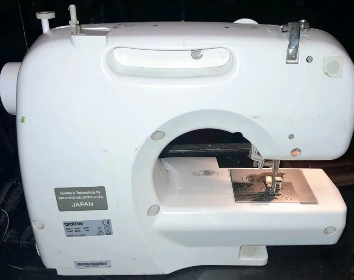 Brother XL2230 sewing machine Japan - Image 2