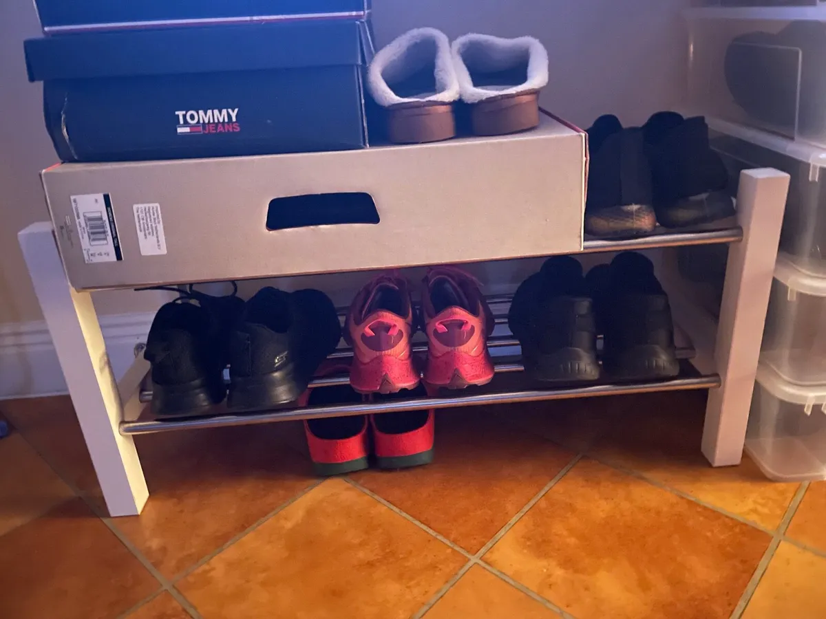 Shoe shelf