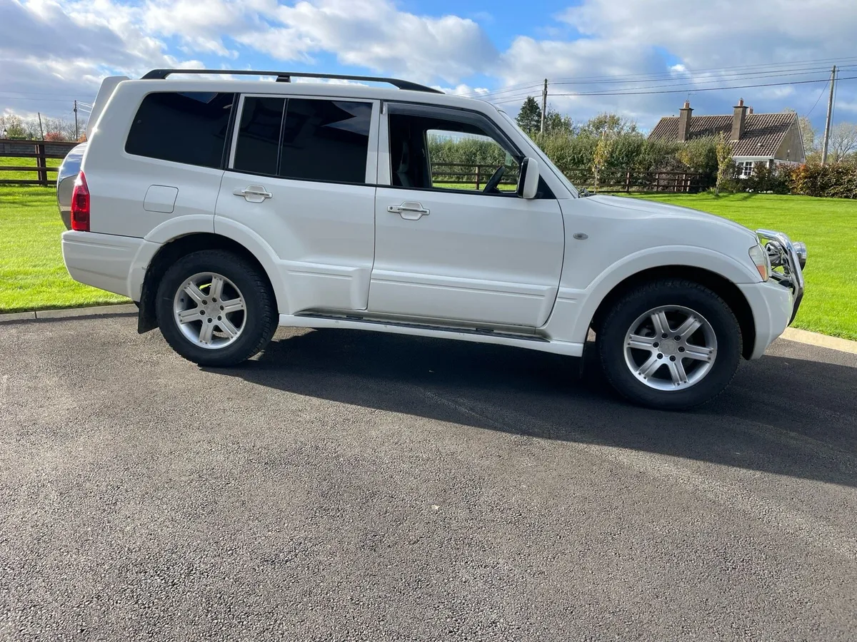 Mitsubishi Pajero - Image 1