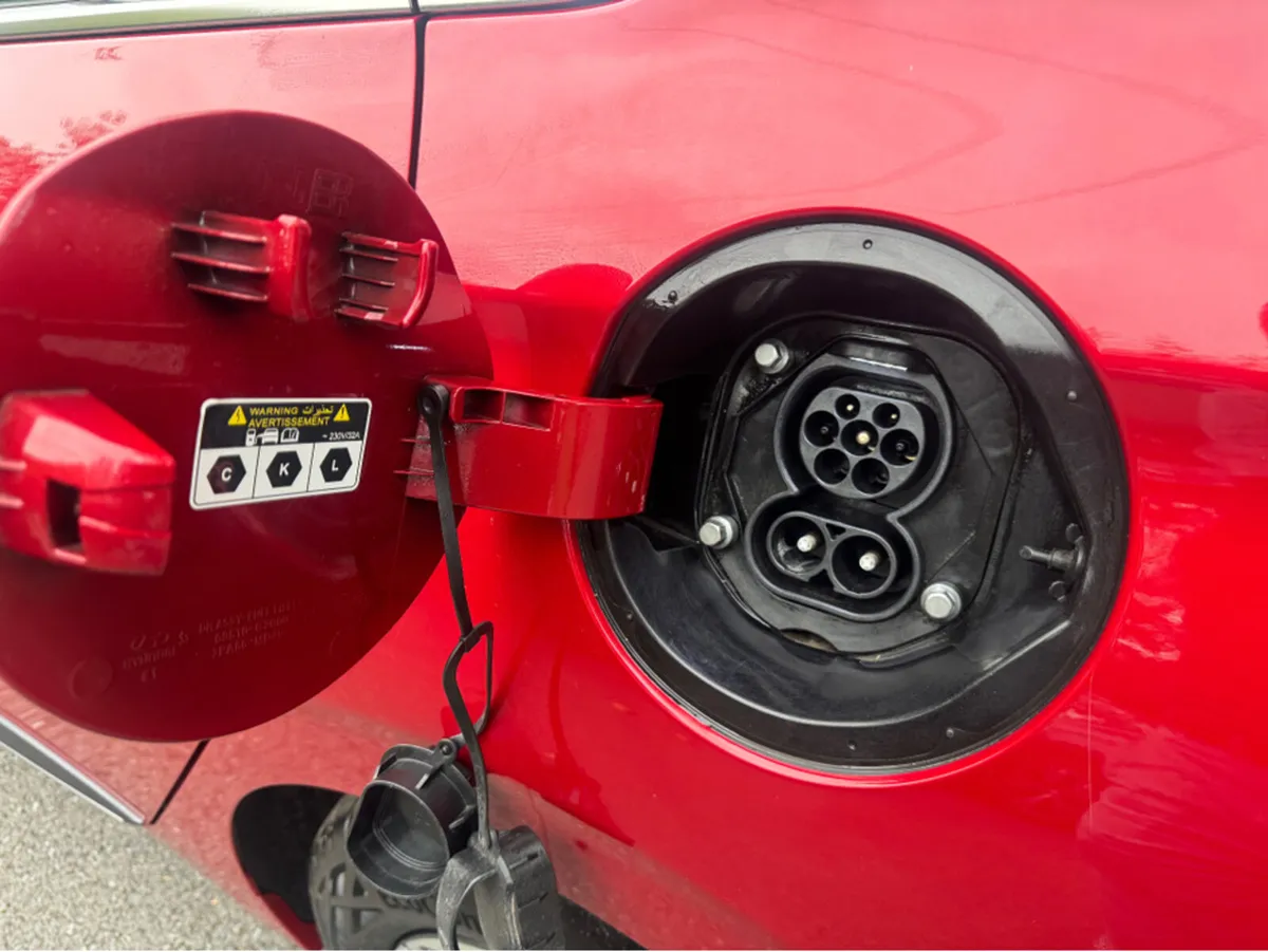 Hyundai IONIQ PREMIUM EV//LOW MILEAGE//HYUNDAI SER - Image 4
