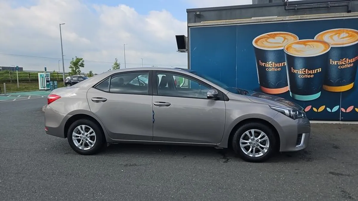 2014 Toyota Corolla 1.3 petrol manual - Image 4