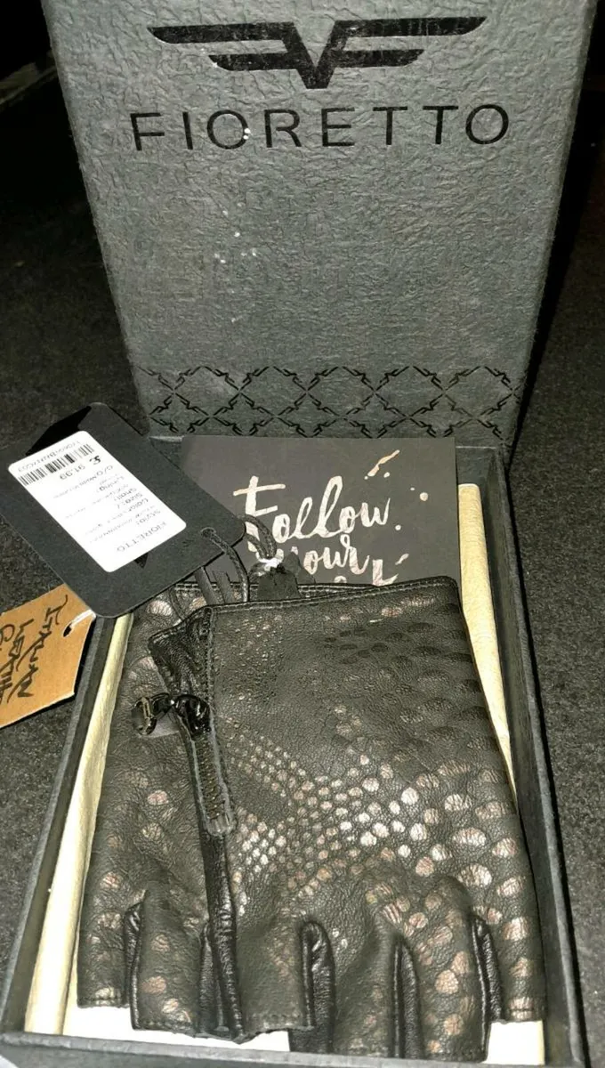 Fioretto Italian leather gloves new in box - Image 1