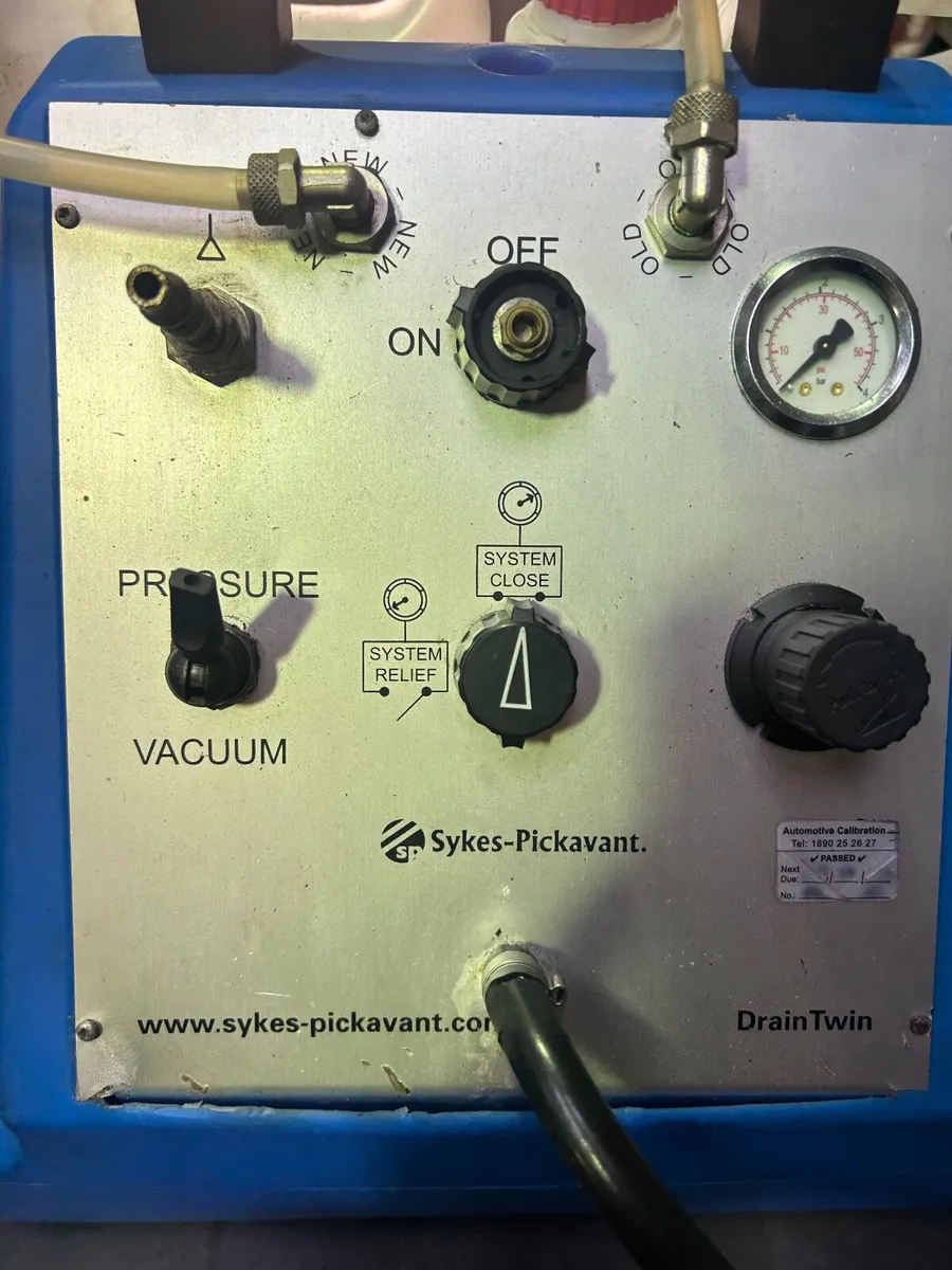Break fluid changing machine - Image 1
