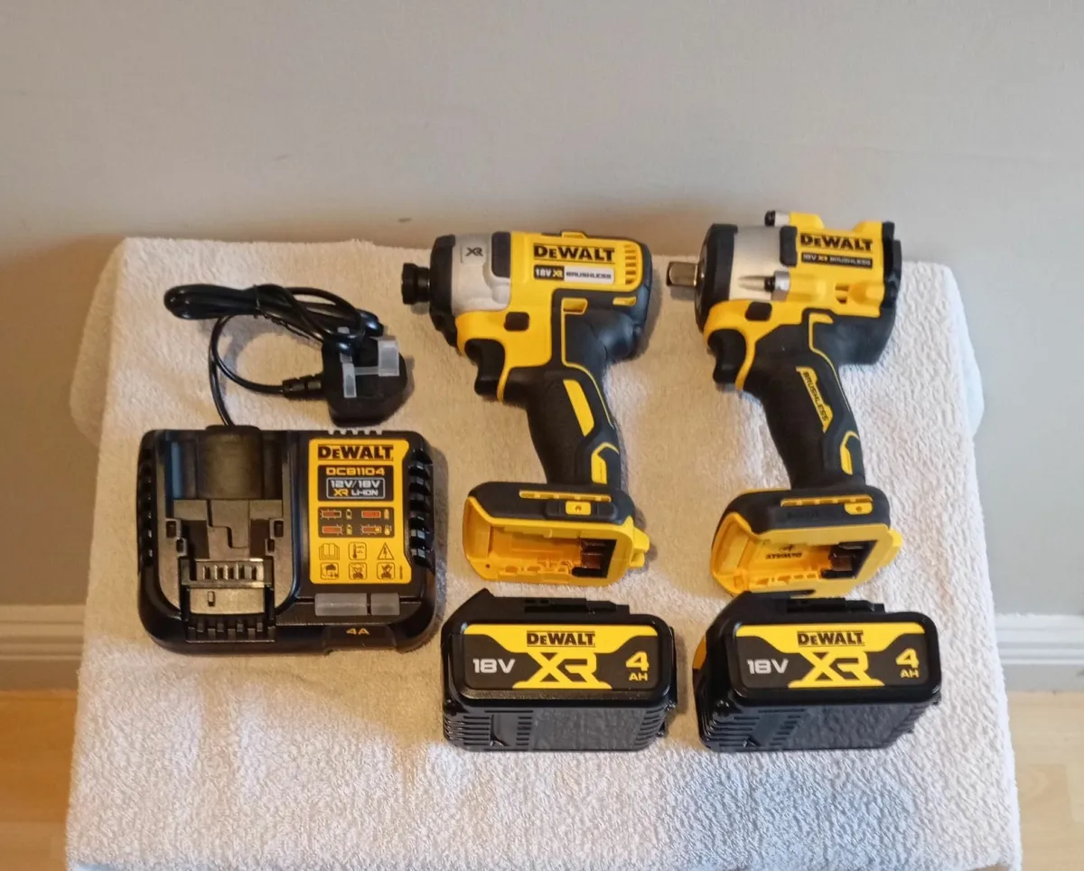DeWalt Impact Driver/Wrench Set - Image 2
