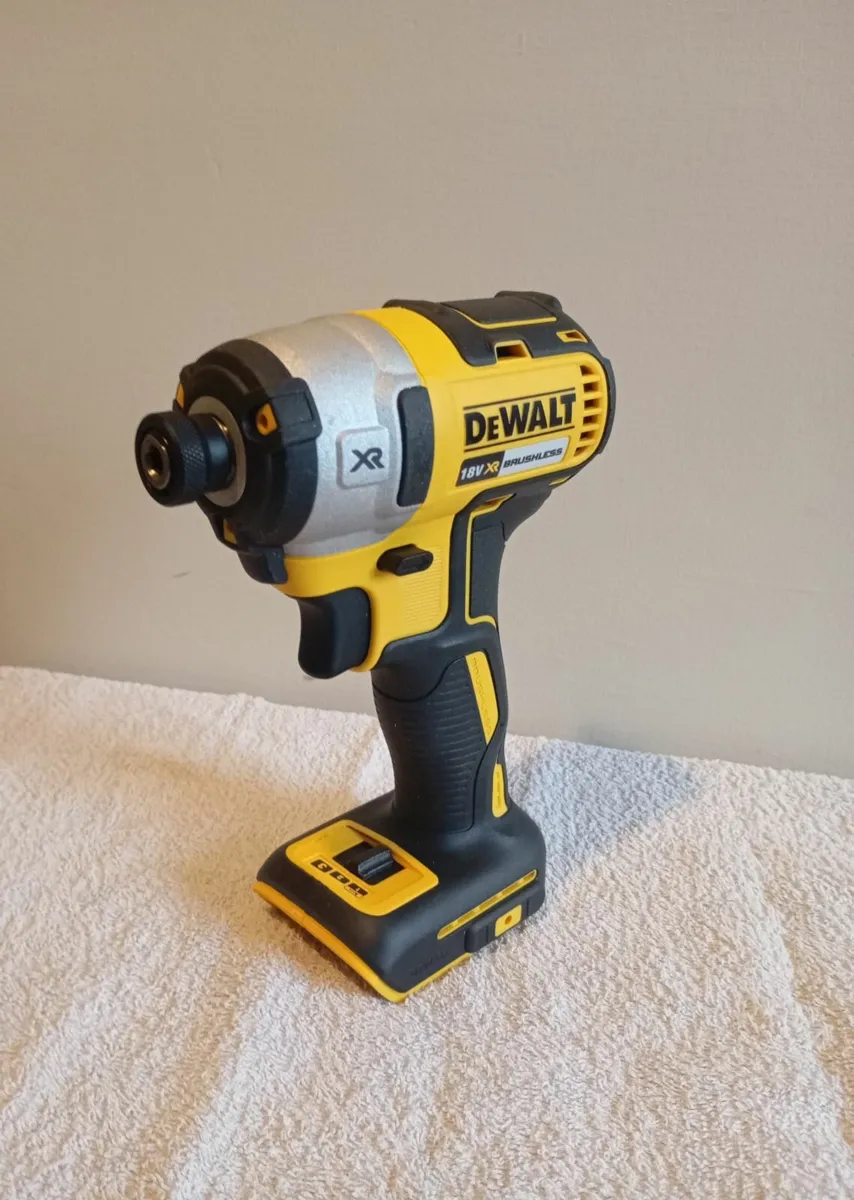 DeWalt Impact Driver/Wrench Set - Image 4