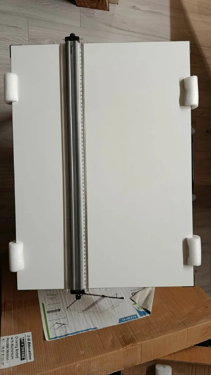 Drawing table - Image 1