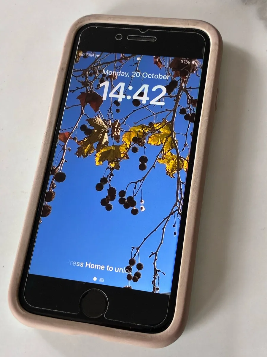 Unlocked iPhone SE 2022 3rd generation - Image 1