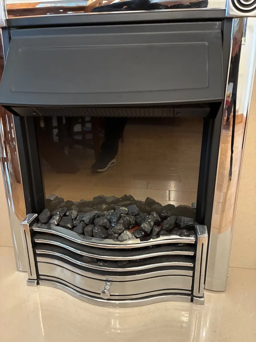 Complete fireplace and fire - Image 3