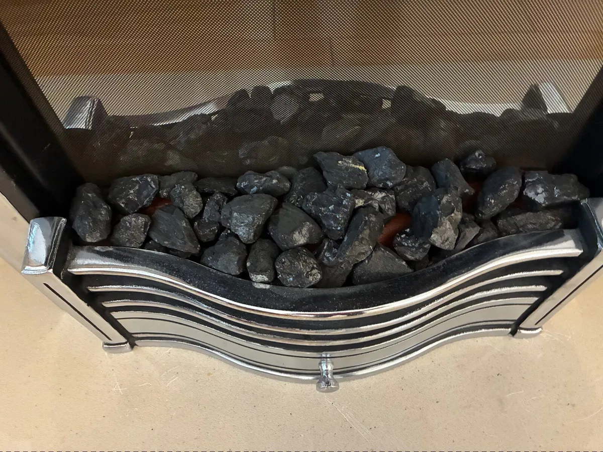Complete fireplace and fire - Image 4