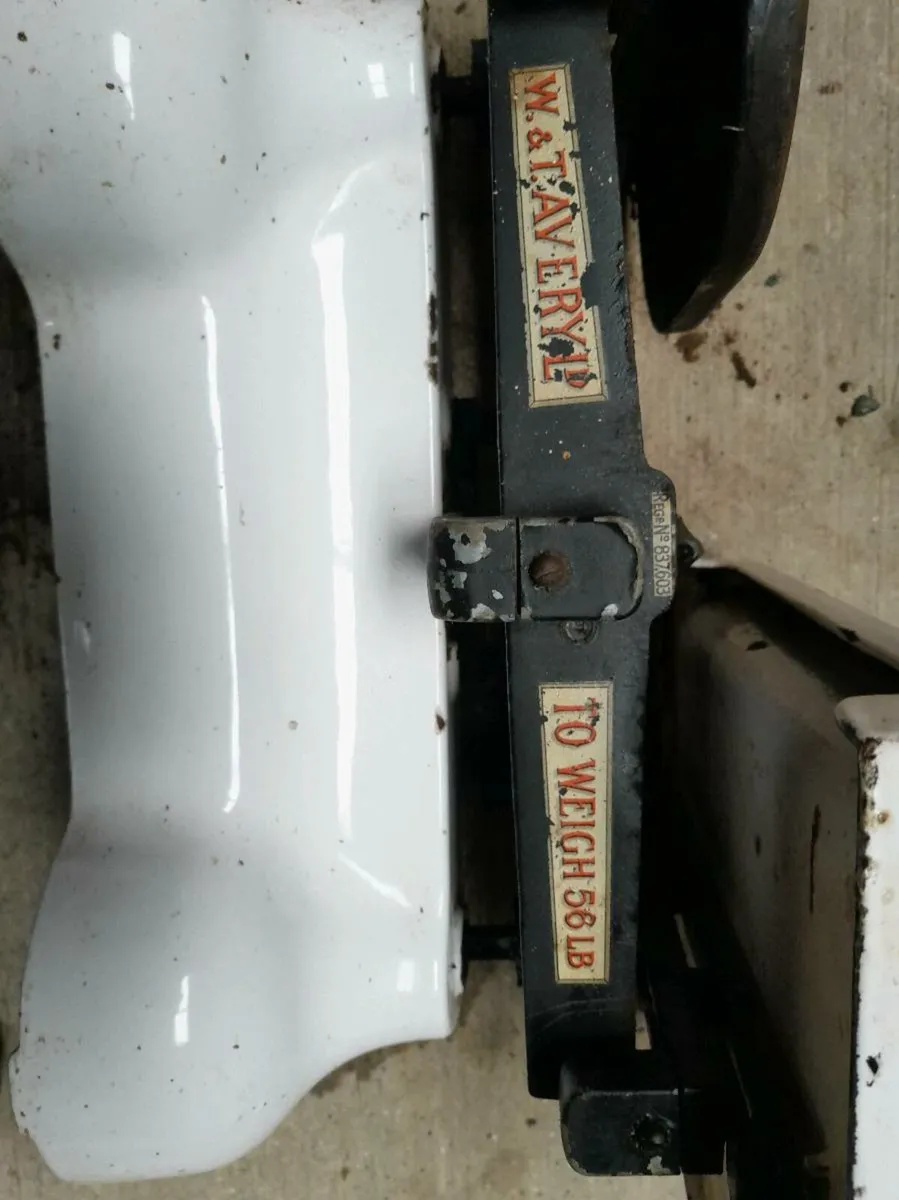 Vintage  weighing scales - Image 3