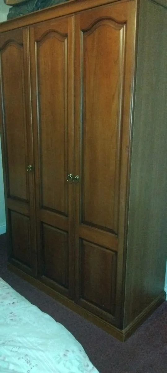 Rossmore style bedroom furniture - Image 2