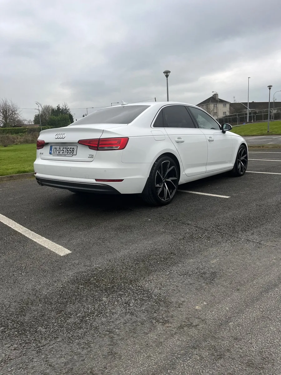 Audi A4 2017 - Image 2