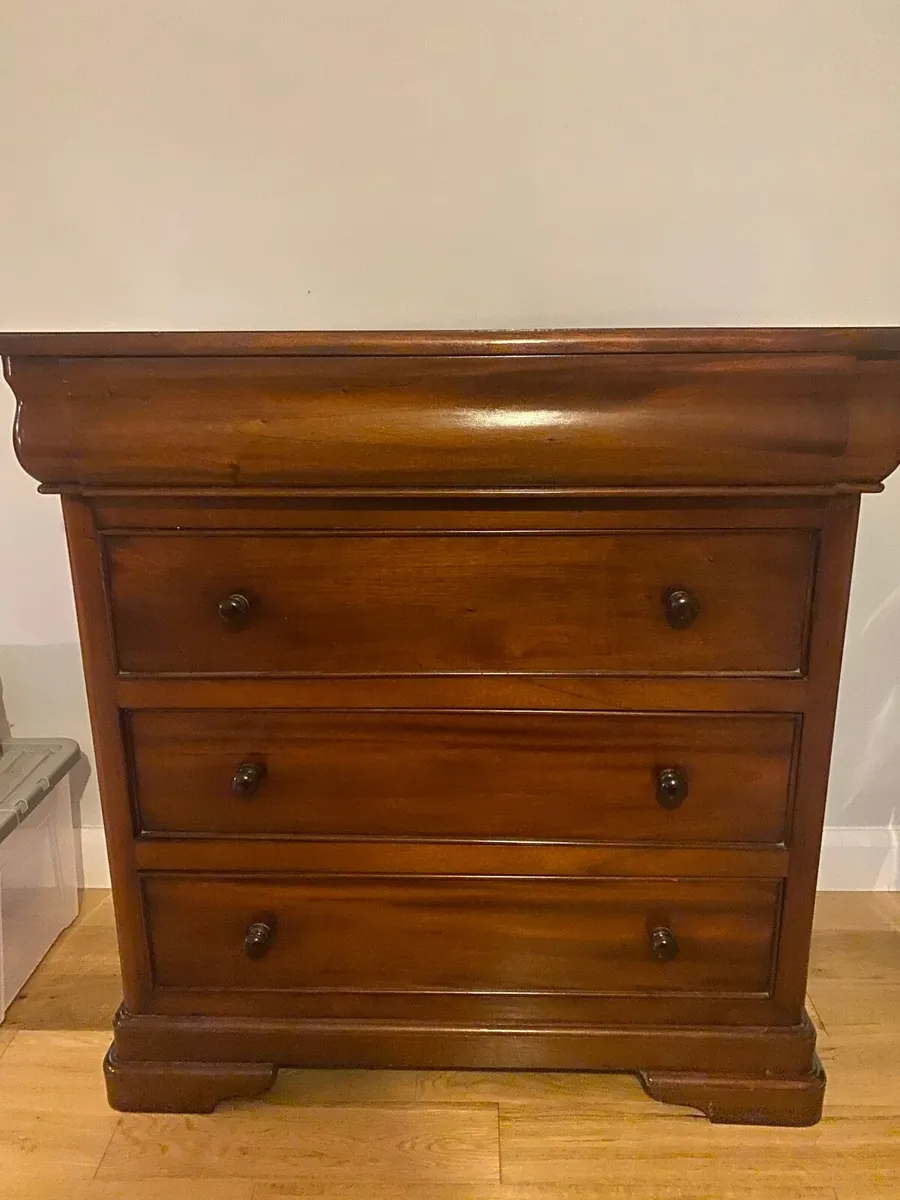 Bedroom furniture - Image 1
