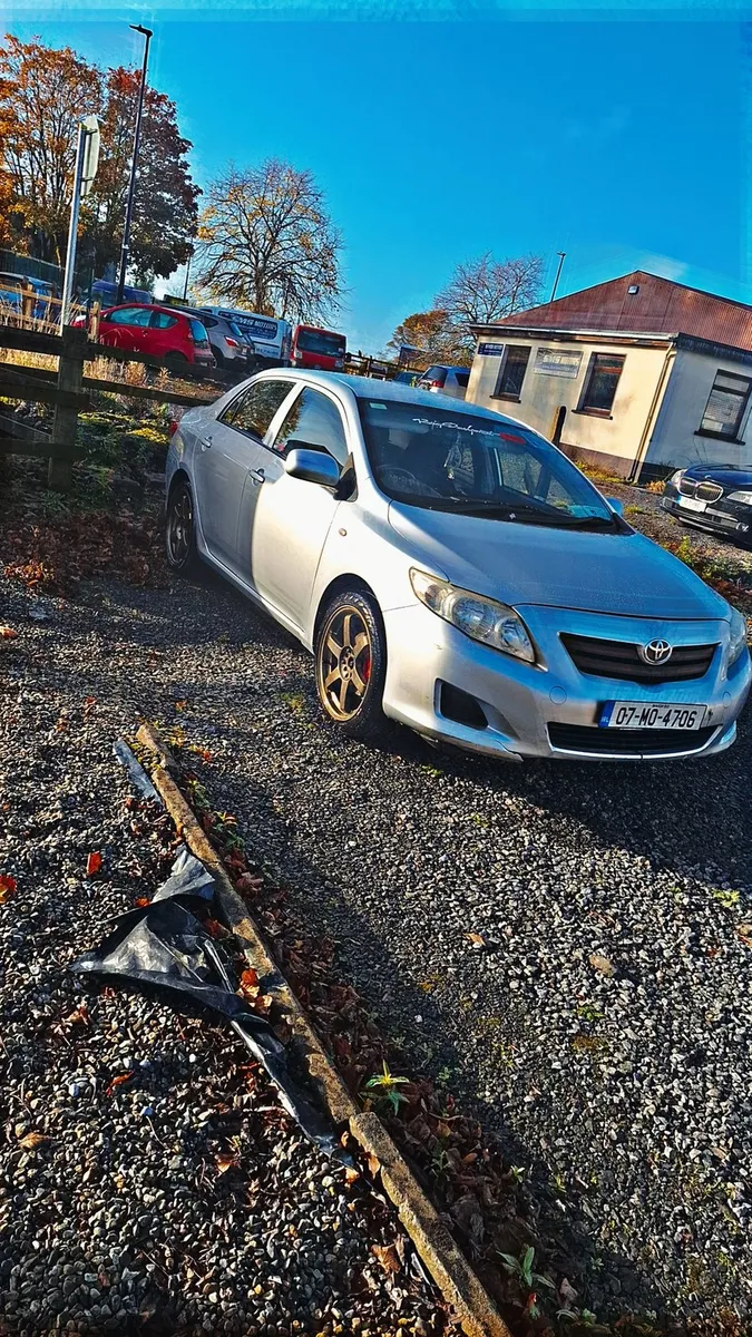 Toyota corolla saloon - Image 1
