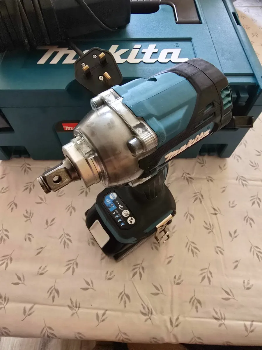 Makita Impact Wrench kit - Image 2