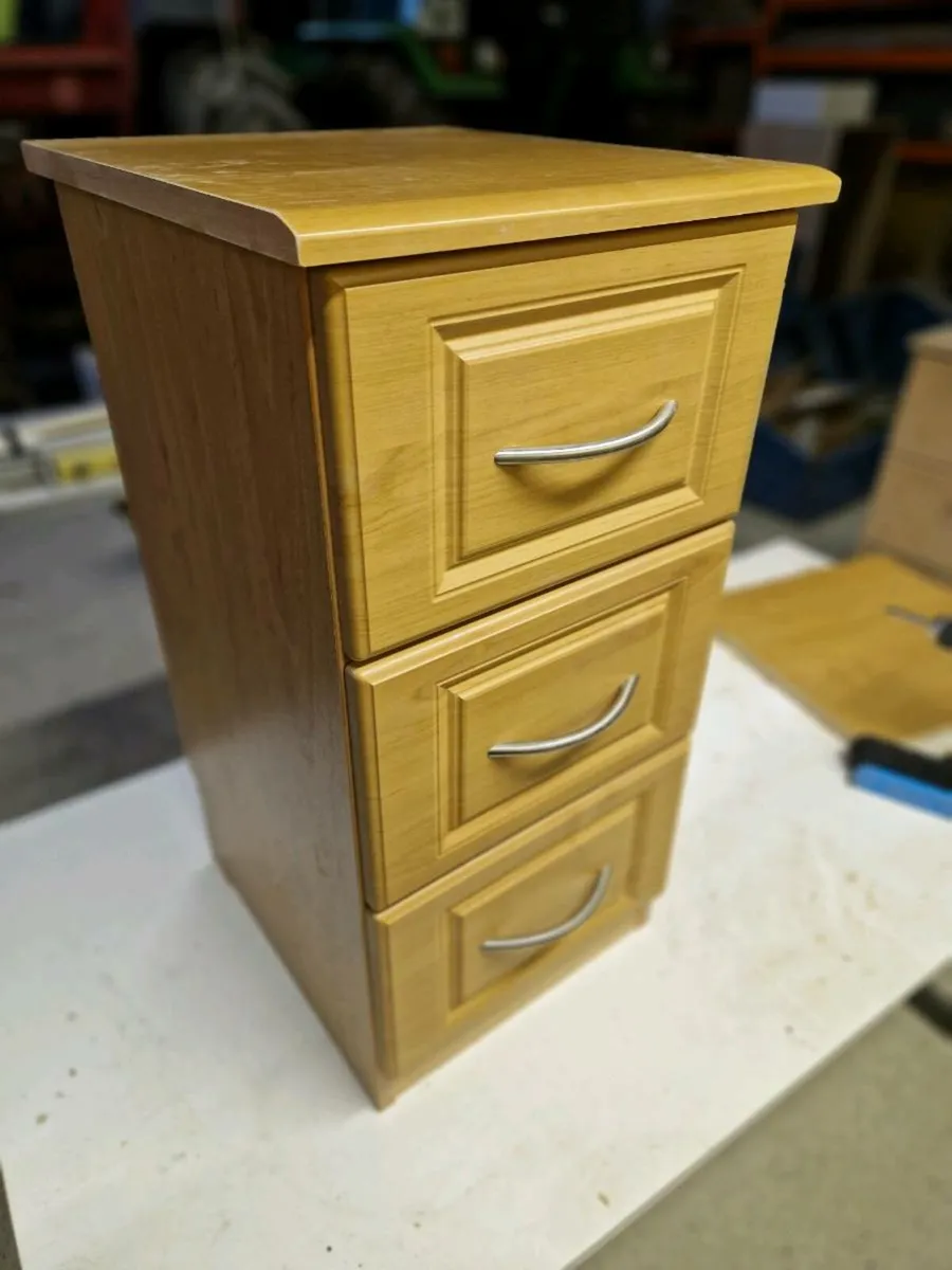 3 drawer unit - Image 3