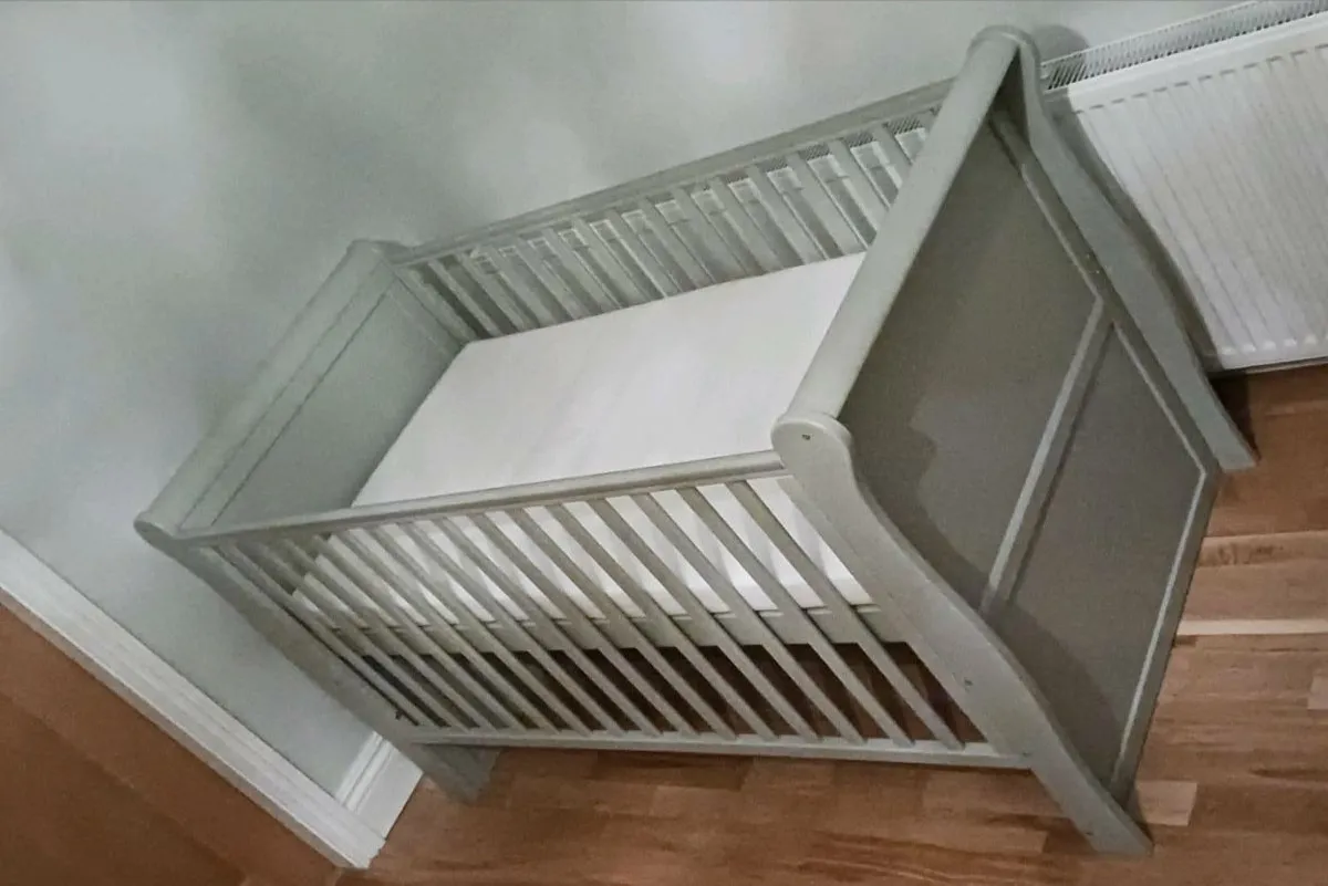 Sleigh cot bed - Image 2