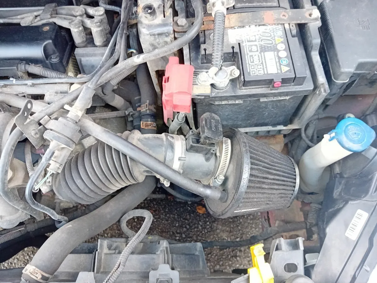 Ford Fiesta 2015 - Image 2