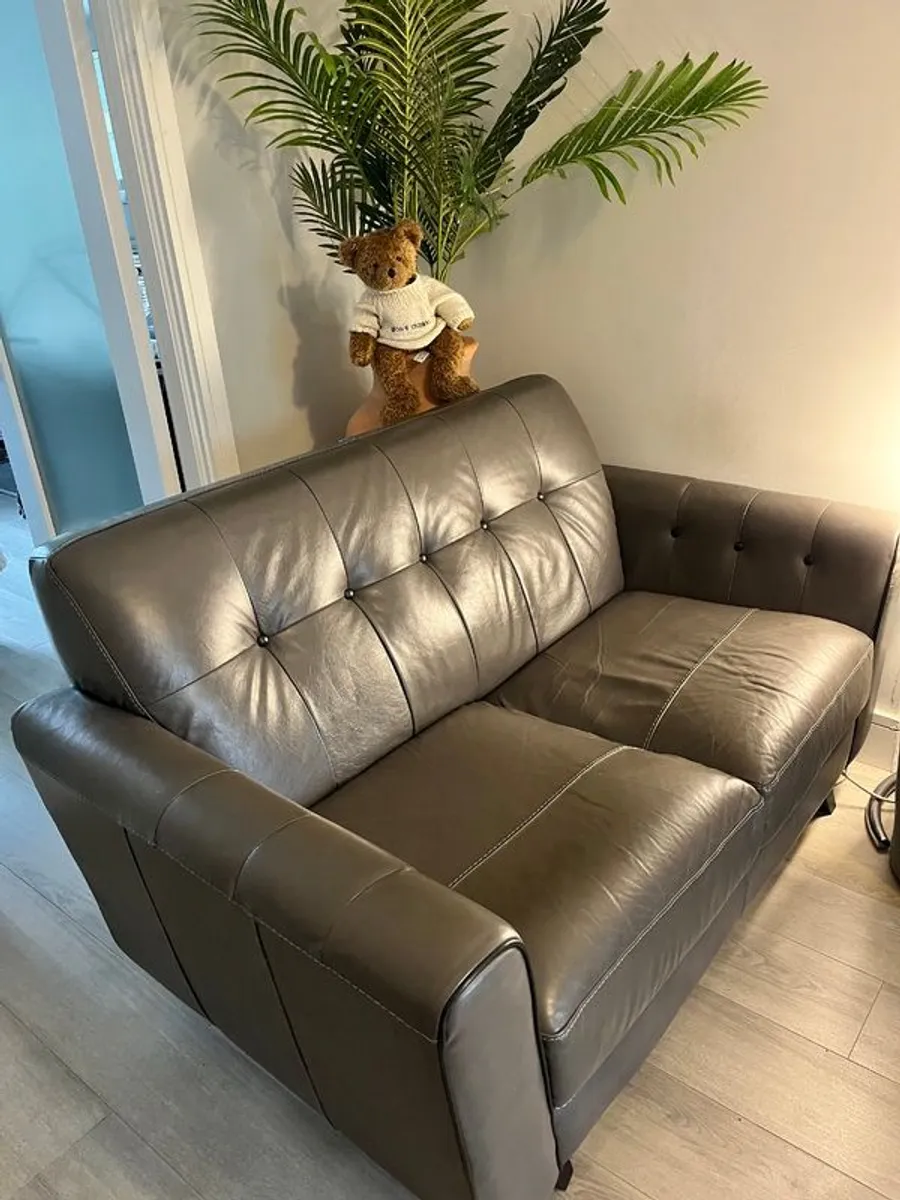 Suite of furniture - Image 2