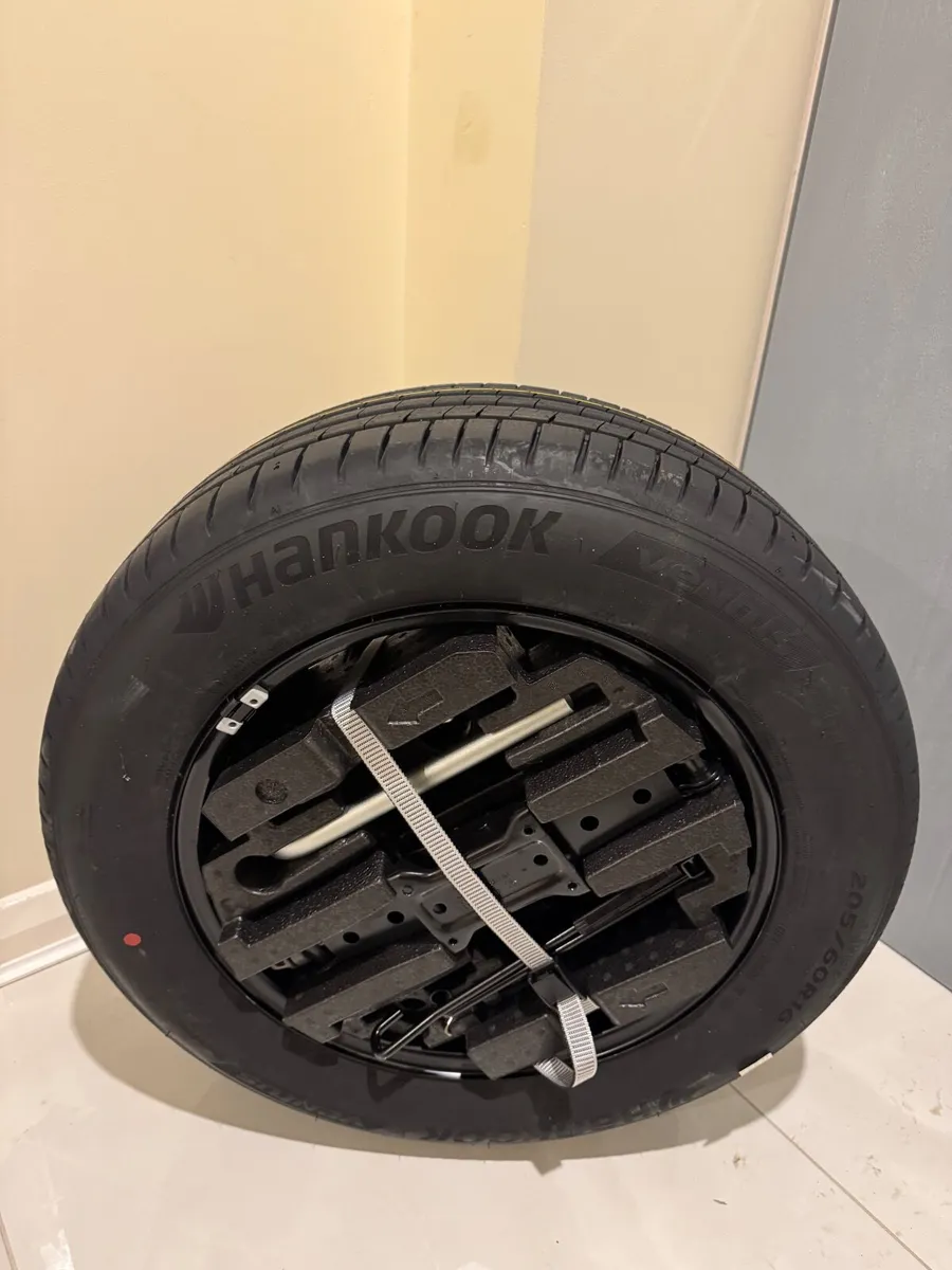 205/60 R16 92V Brand new Spare tyres Kit Included - Image 3