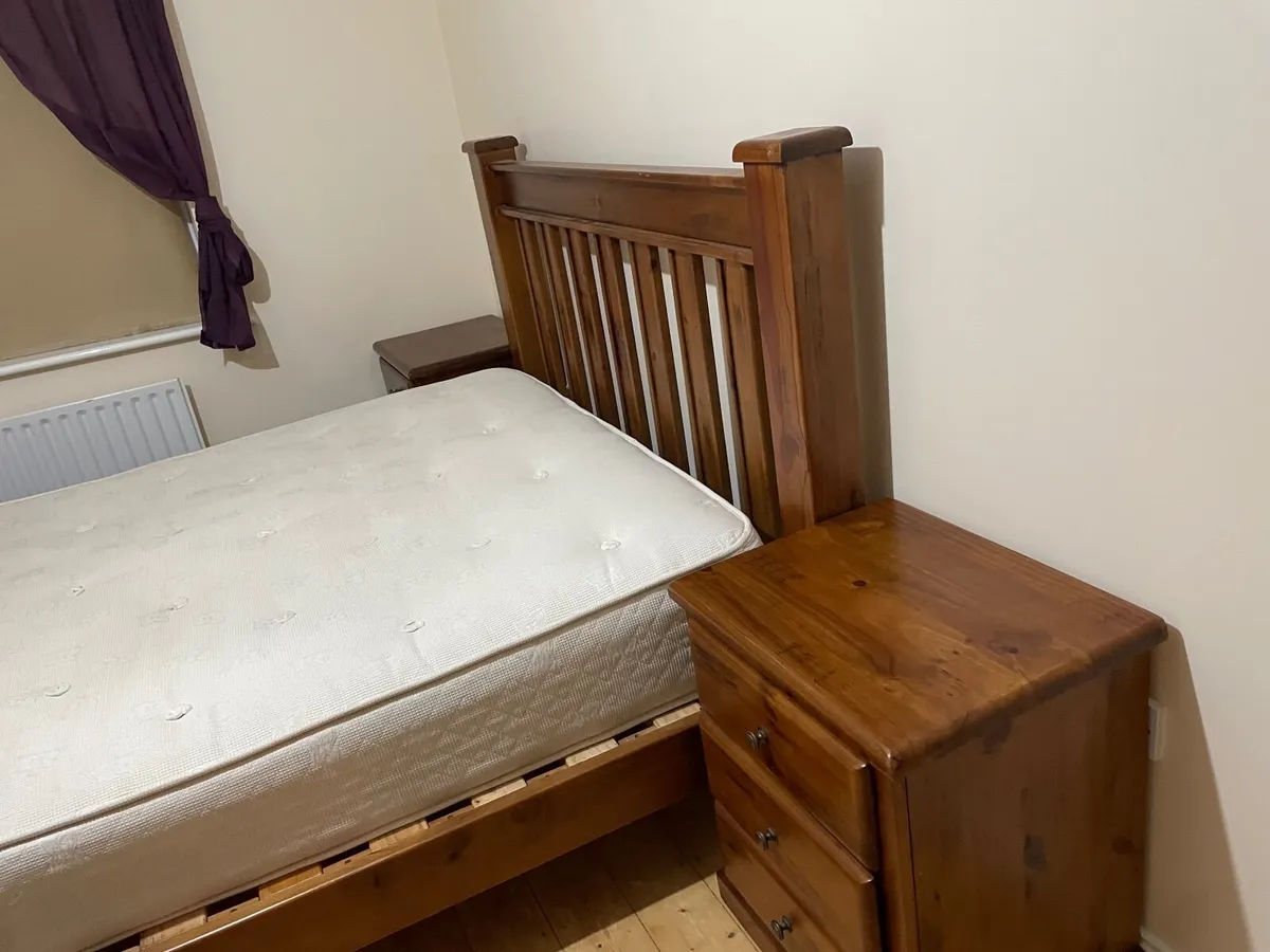 Bedroom suite - Image 1