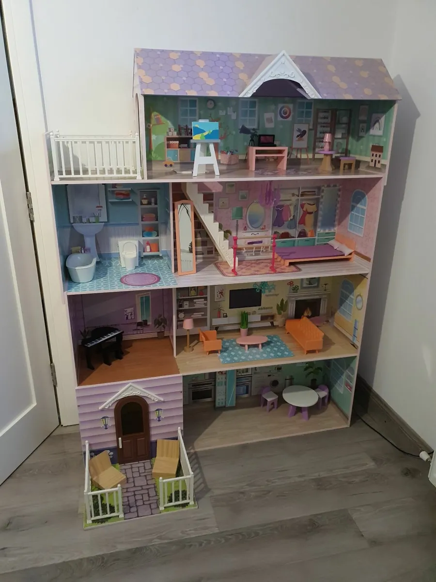 Lillie's Wooden Dolls House - Image 3