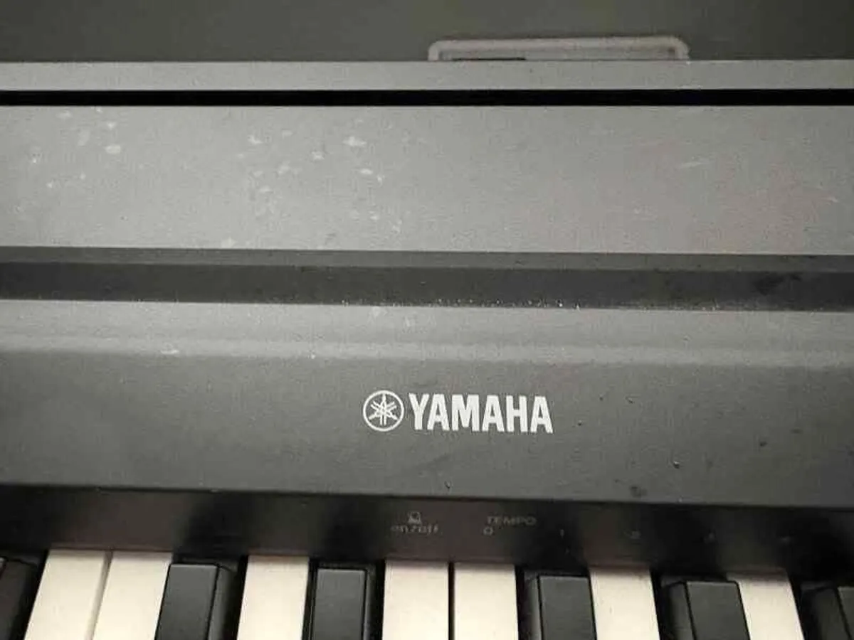 Yamaha P35 digital piano - Image 2