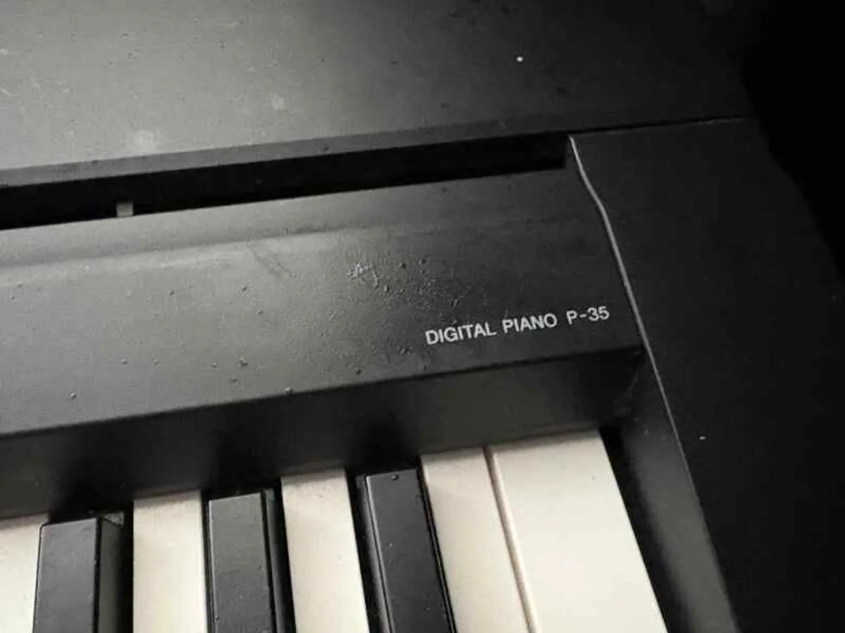 Yamaha P35 digital piano - Image 3