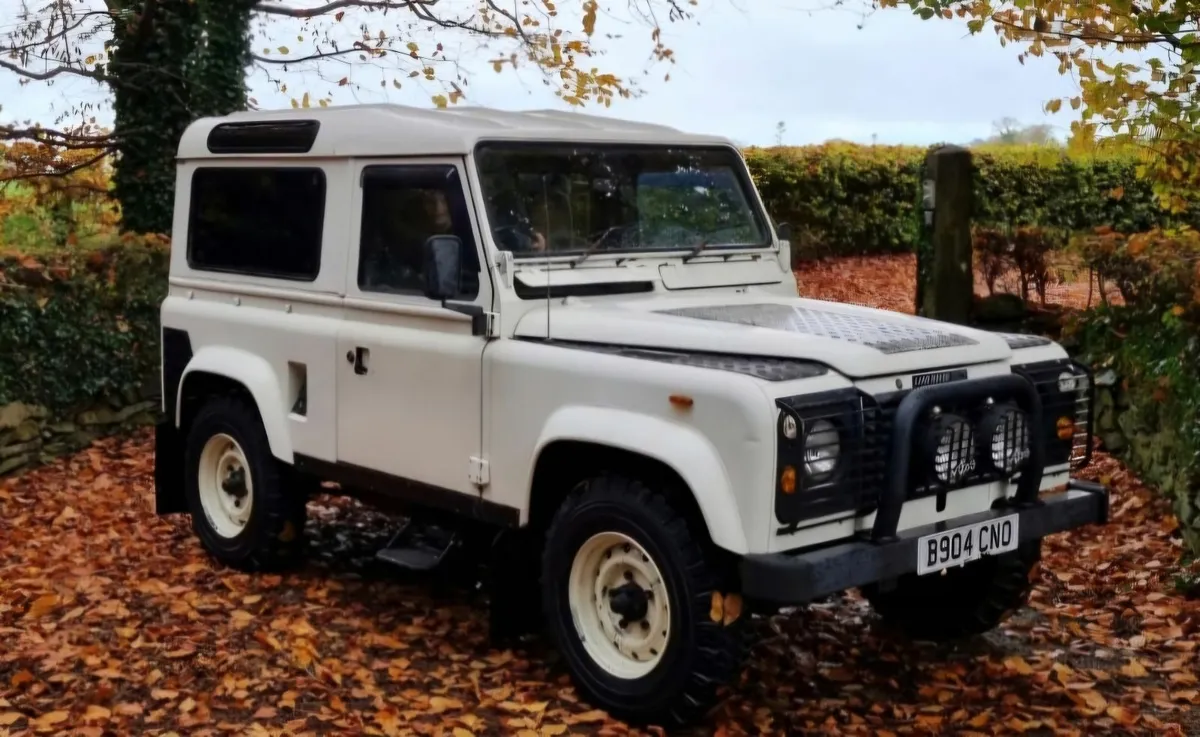 Land Rover Defender 1985 - Image 1