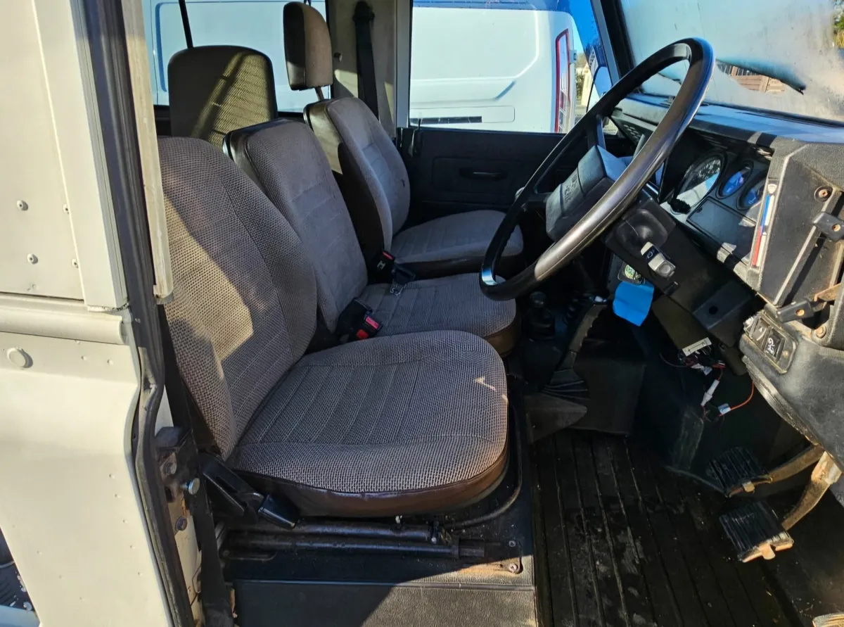 Land Rover Defender 1985 - Image 2