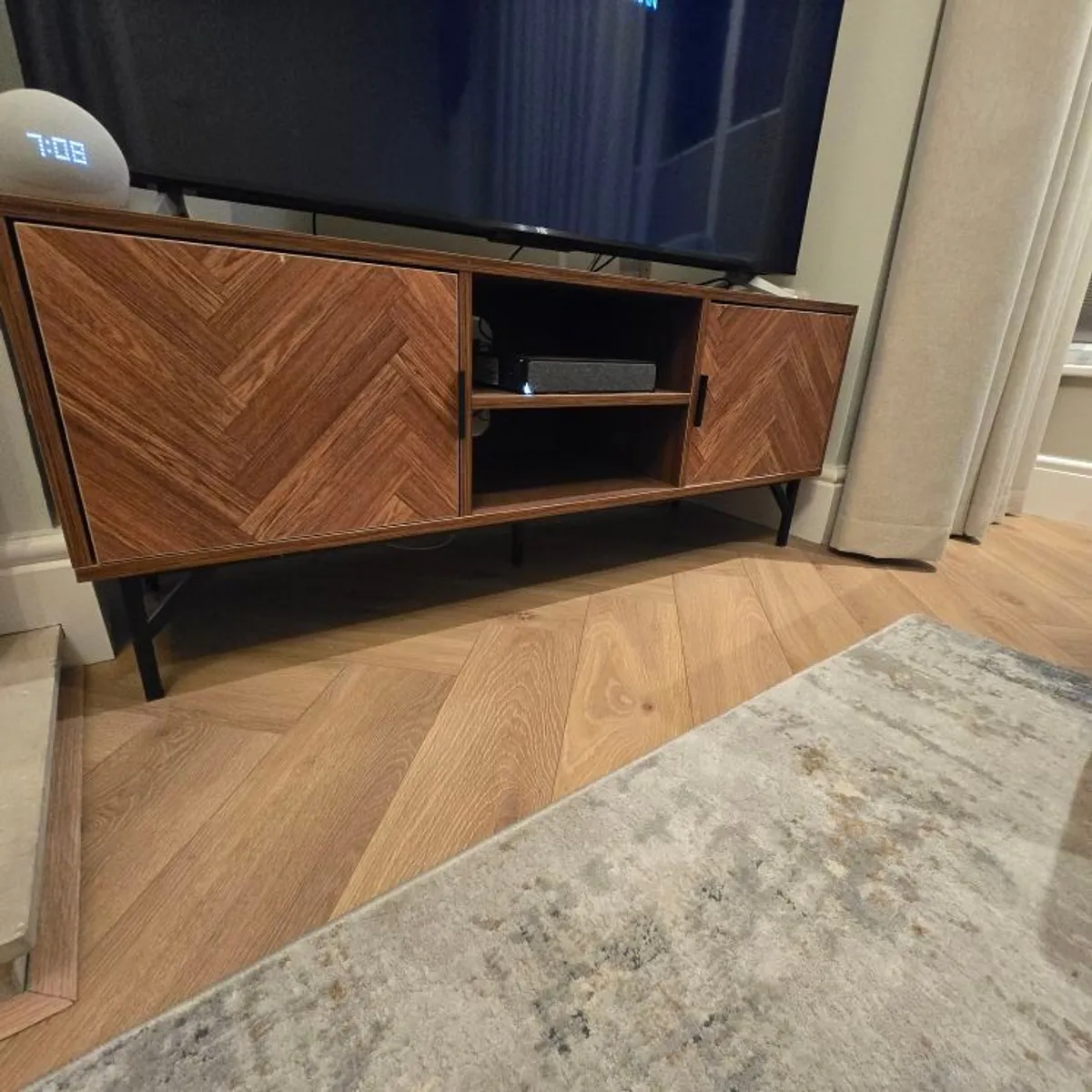 TV Unit & Matching 6 Drawer Chest of drawers - Image 2