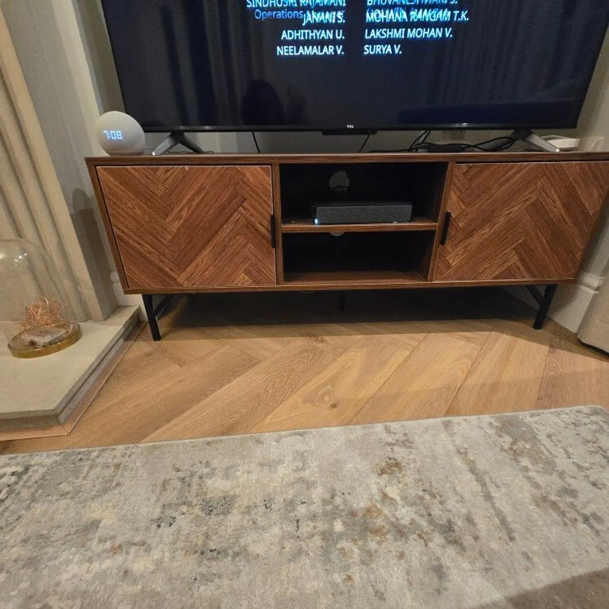 TV Unit & Matching 6 Drawer Chest of drawers - Image 3
