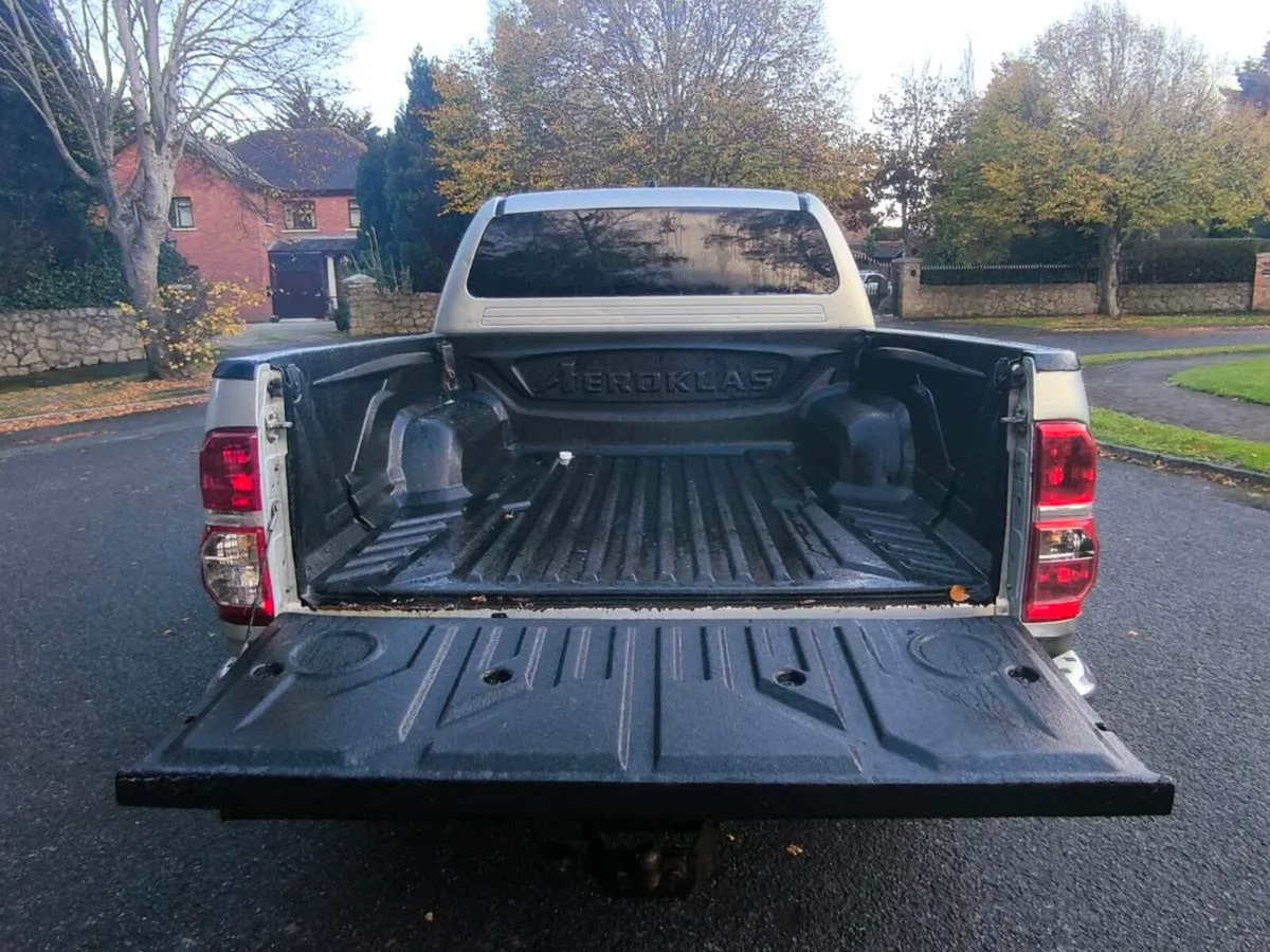 2012 HILUX INVINCIBLE 70k MILES - Image 3