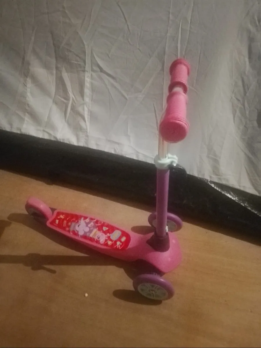 Peppa pig scooter - Image 1