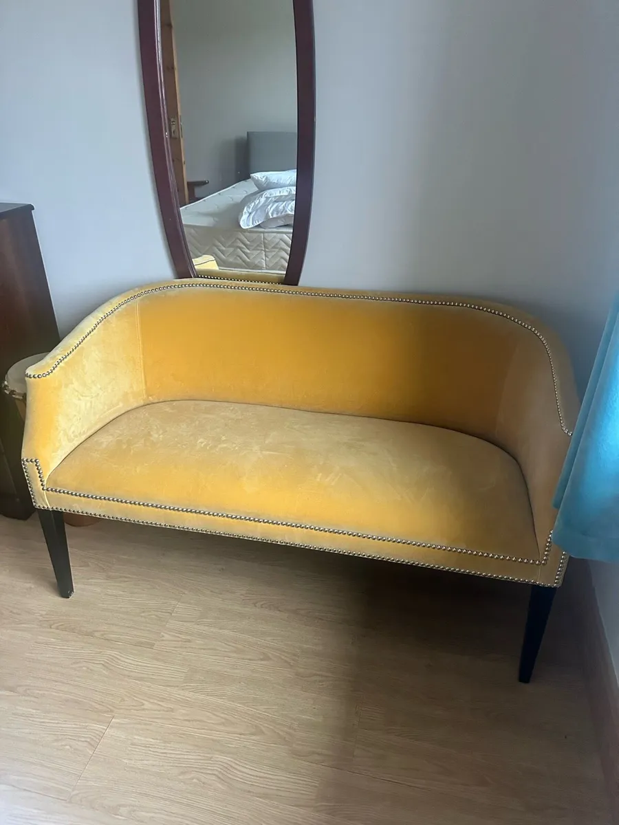 Dressing room chair - Image 1