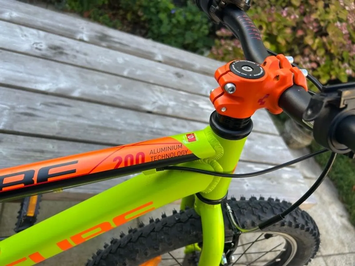 Cube Acid 200 Kids Mountain Bike - Image 4