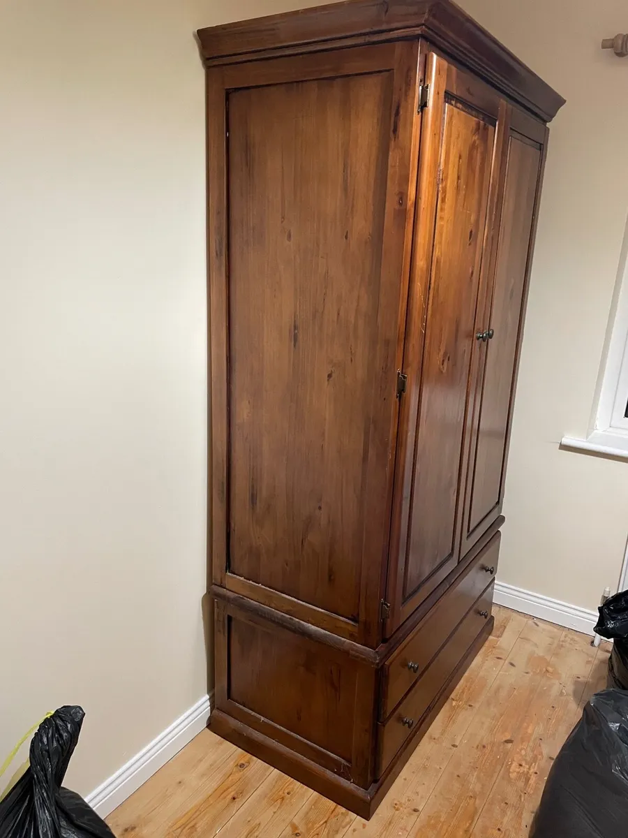 Bedroom suite - Image 4